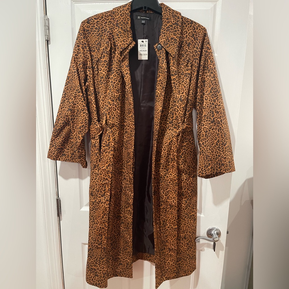 Woman’s Chee-Tah Print Rain Jacket Size Medium